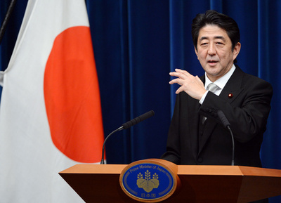 経済と日米関係の立て直しなどに意欲、安倍首相が就任後初の会見