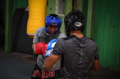 タイの「小さな巨人」、絶対王者メイウェザー氏の大記録まであと1勝