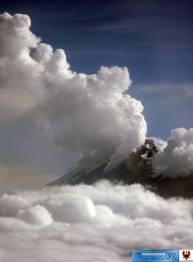 ネバドデルウイラ火山噴火で現地の交通遮断　コロンビア