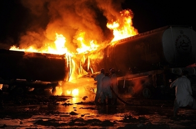 パキスタンでNATO燃料輸送車に攻撃、3人死亡