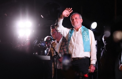 イラン大統領選、改革派ペゼシュキアン氏が勝利