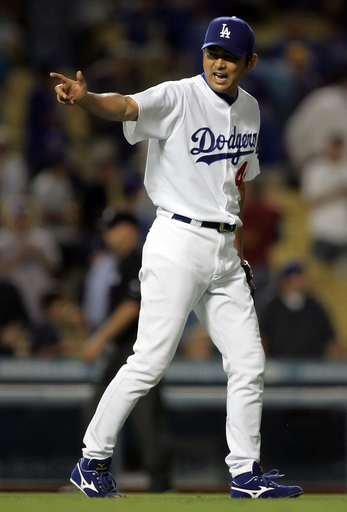 斉藤隆 シーズン31セーブ目を記録