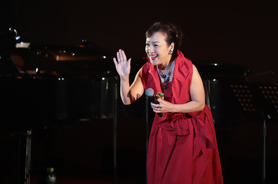 都内で中国建国70周年記念コンサート、「小鹿ジュン」が熱唱