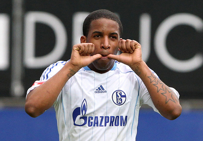 シャルケが4得点を奪いカイザースラウテルンに快勝