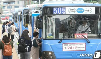 バス車内、乗客20人の前で運転手に暴言連発「しかめっ面して何を見ている」…韓国・73歳男に罰金刑