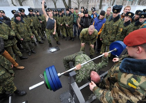 祖国防衛軍の日 祝い力比べ ベラルーシ特殊部隊 写真6枚 ファッション ニュースならmode Press Powered By Afpbb News