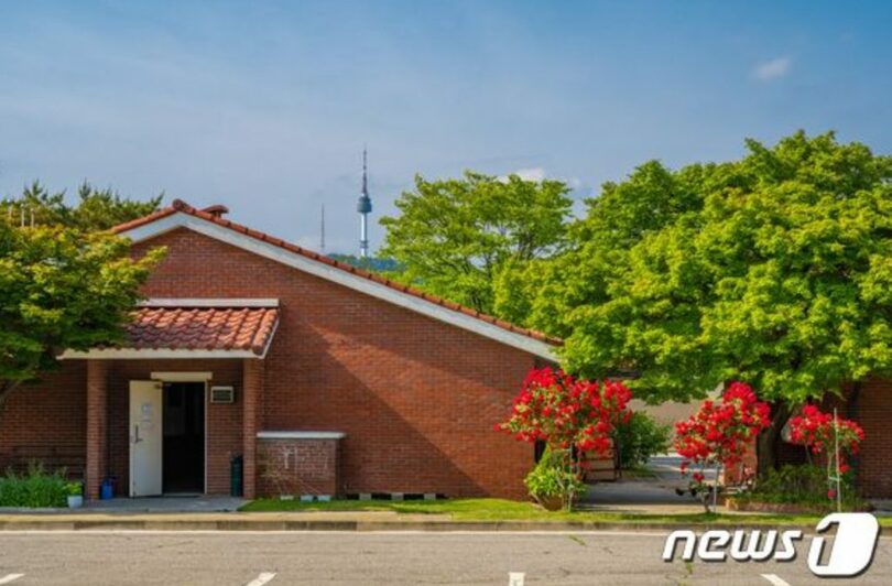 ソウルの新たな名所として生まれ変わった龍山公園部分開放敷地（ソウル観光財団提供）(c)news1