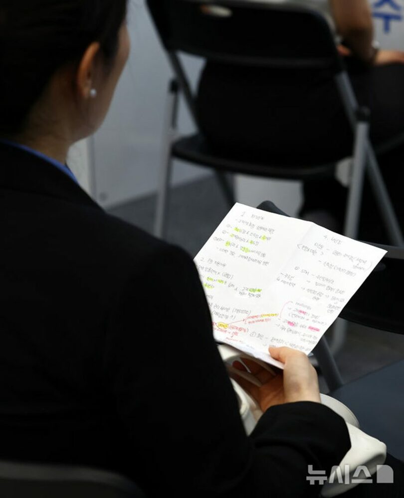 ソウル・東大門デザインプラザで開かれた2025金融圏合同採用博覧会(c)NEWSIS