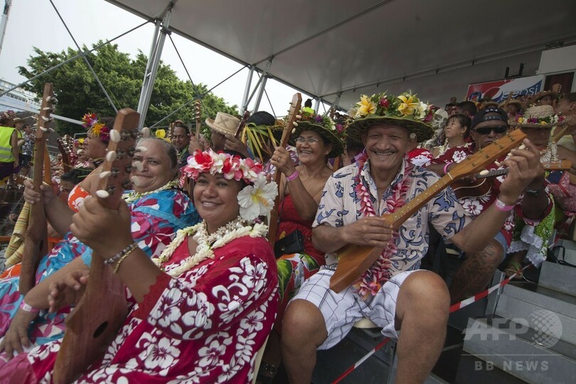 4750人でウクレレ演奏、世界記録に 仏領ポリネシア
