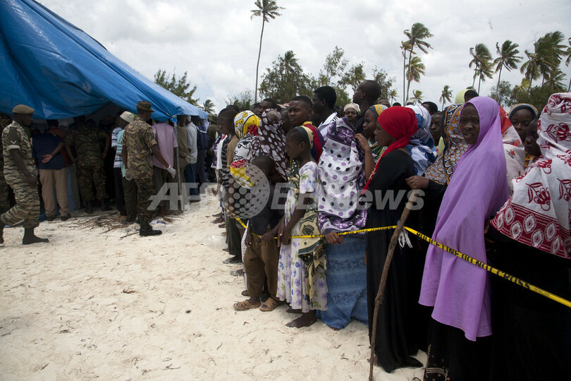 ザンジバル諸島沖でフェリー転覆、193人死亡 タンザニア