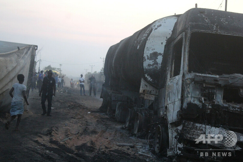 石油タンクローリーが車に衝突し炎上、39人死亡 コンゴ