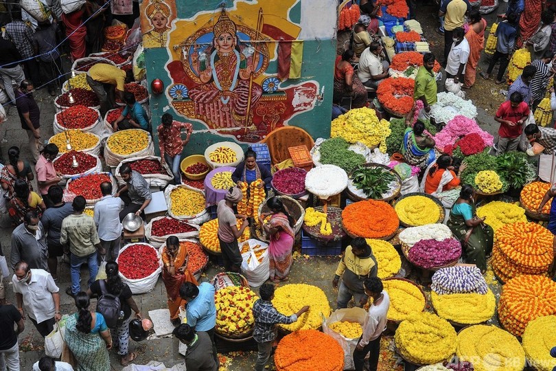 インド、祭りシーズン到来 2年ぶりのにぎわい