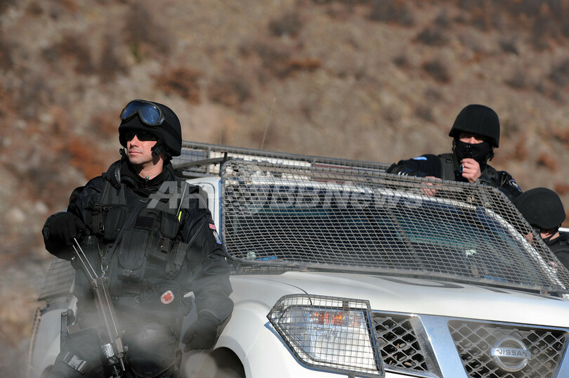 コソボ、放火で封鎖の検問所再開