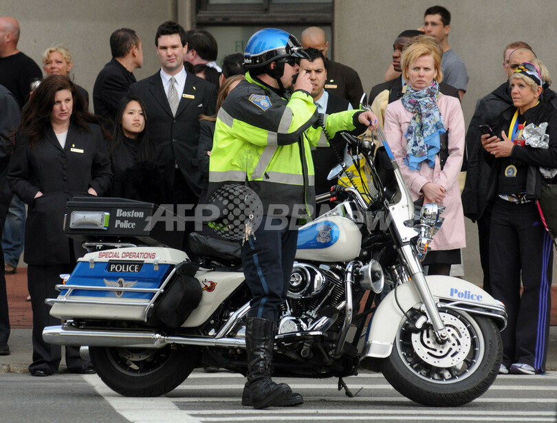 ボストン・マラソンで複数の爆発、3人死亡 100人超負傷