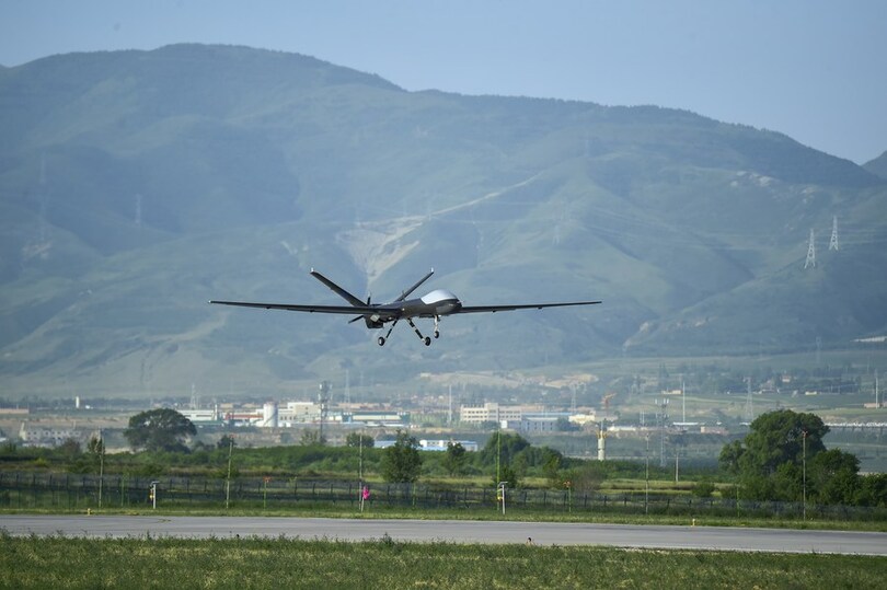 中国の無人航空機「翼竜1」、無線基地局搭載し緊急通信テスト 写真1枚 国際ニュース:AFPBB News