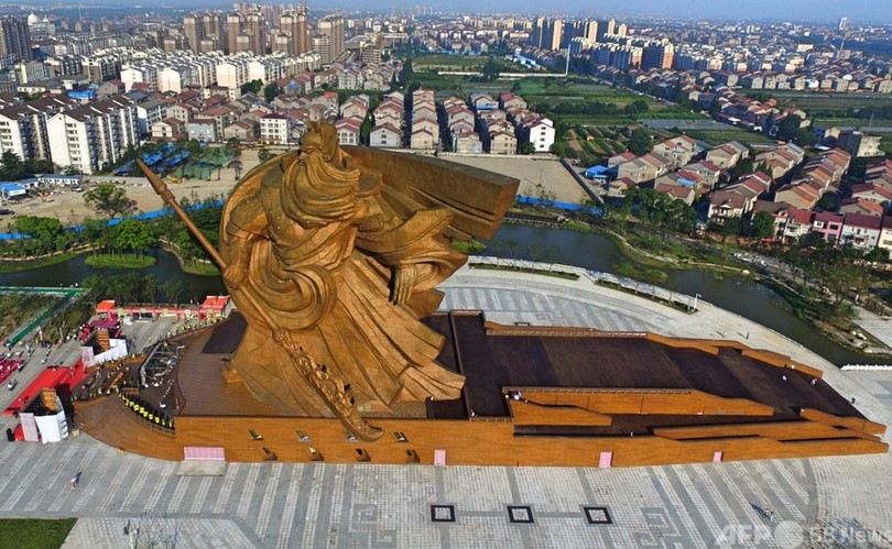 関羽がまた斬首された」 中国・荊州市の大型銅像が撤去される理由 写真 