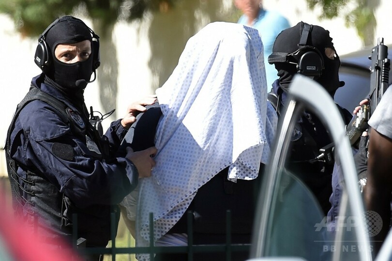 仏ガス工場襲撃の自分撮り斬首写真はシリアに、捜査関係筋