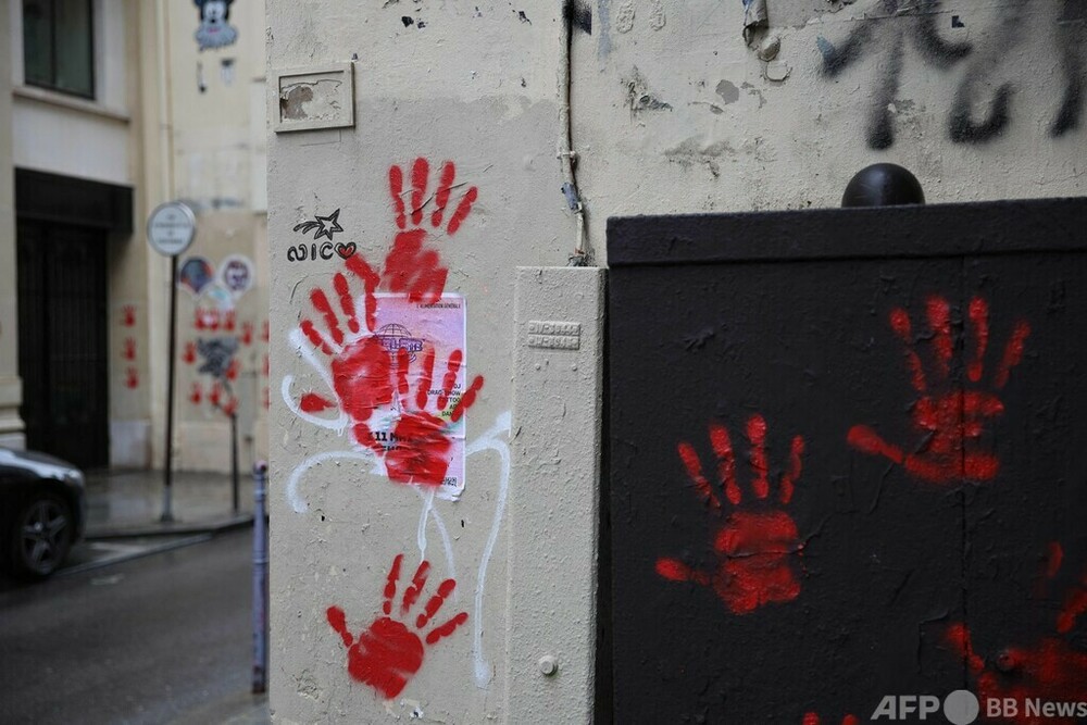 ホロコースト記念館に赤い手形の落書き 仏パリ 写真6枚 国際ニュース:AFPBB News