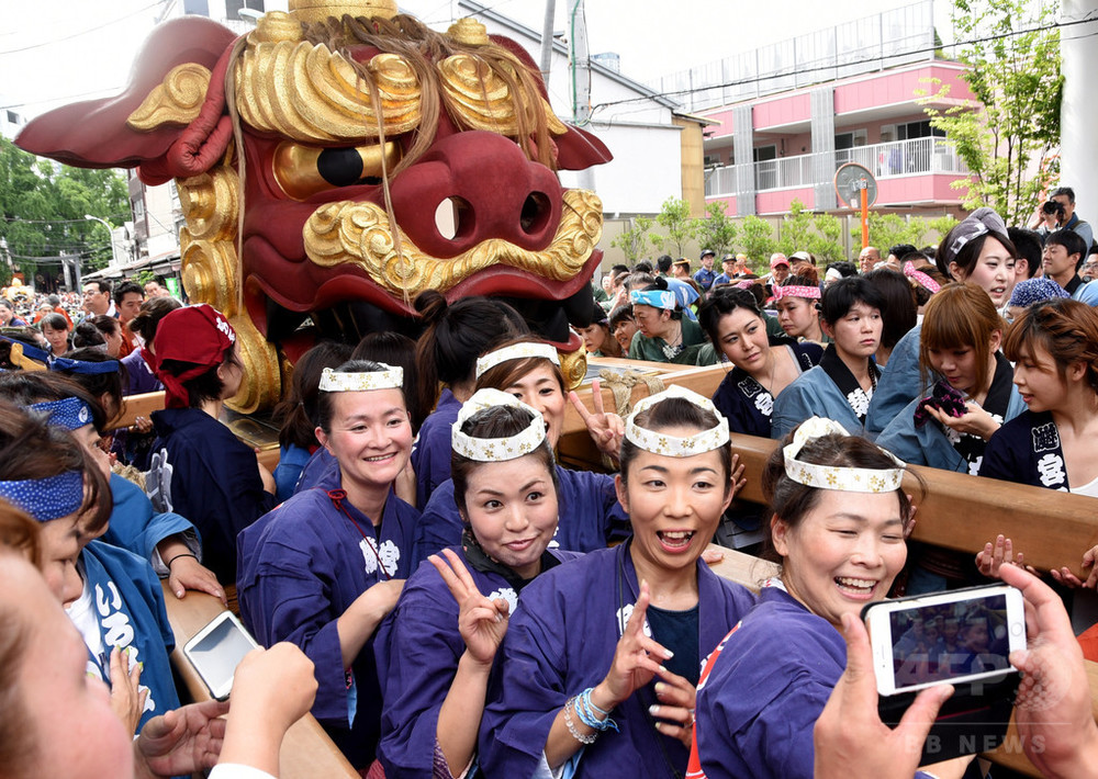 獅子頭を担ぎソイヤサー！「つきじ獅子祭」最高潮 東京 写真18枚 国際