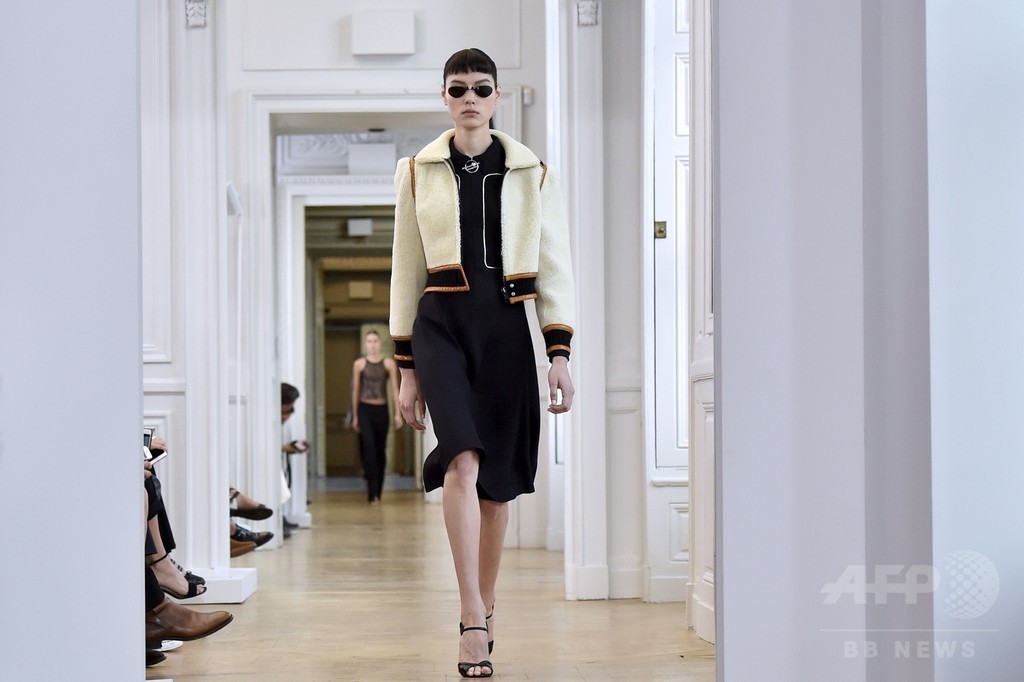 「クレージュ」17年春夏