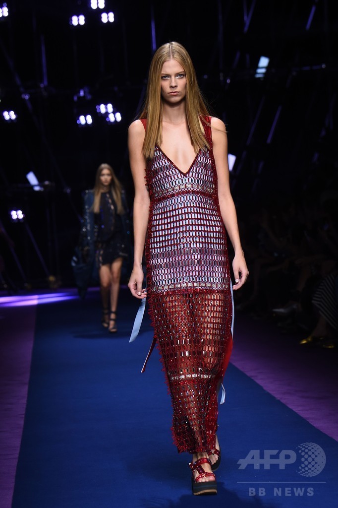 「ヴェルサーチ」17年春夏