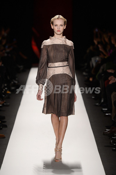 ＜13/14年秋冬NYコレクション＞キャロリーナ・ヘレラ