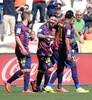 14-15スペイン1部リーグ第35節、FCバルセロナ対コルドバ。得点を決め、チームメートから祝福されるFCバルセロナのリオネル・メッシ（2015年5月2日撮影）。(c)AFP/CRISTINA QUICLER