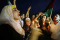 パレスチナ自治区ガザ市（Gaza City）で、支援船攻撃事件に抗議する人々（2010年6月2日撮影）。(c)AFP/MOHAMMED ABED