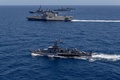 南シナ海で実施された日米豪比の共同訓練の様子。オーストラリア軍提供（2024年4月7日撮影、8日提供）。(c)Leo BAUMGARTNER / AUSTRALIAN DEPARTMENT OF DEFENCE / AFP