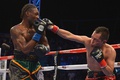 ボクシング、WBA世界フェザー級王座統一戦12回戦。対戦するニコラス・ウォータース（Nicholas Walters、左）とノニト・ドネア（Nonito Donaire、2014年10月18日撮影）。(c)AFP/Getty Images/Jonathan Moore