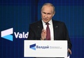 ロシアのモスクワ州で開かれたバルダイ会議で演説したウラジーミル・プーチン大統領（2022年10月27日撮影）。(c)Sergei GUNEYEV / SPUTNIK / AFP