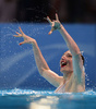 第15回世界水泳選手権（15th FINA World Championships）は24日、スペイン・バルセロナ（Barcelona）でシンクロナイズドスイミングのソロフリールーティン（FR）決勝が行われ、ロシアのスベトラナ・ロマシナ（Svetlana Romashina）が優勝した。

2位には中国の黄雪辰（Huang Xuechen）、3位にはスペインのオナ・カルボネール・バレステロ（Ona Carbonell Ballestero）が入った。

ソロFR決勝の演技に臨むスベトラナ・ロマシナ（2013年7月24日撮影）。(c)AFP/JAVIER SORIANO