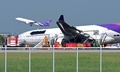 タイ・バンコク（スワンナプーム）国際空港（Suvarnabhumi International Airport）で、着陸時に滑走路をそれたタイ航空（Thai Airways）機。タイ航空のロゴや名称を表示した部分は隠されている（2013年9月9日撮影）。(c)AFP/KITTIWONGSAKUL