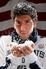 米テレビ局%%NBC%%と米国五輪委員会（%%US Olympic Committee%%、%%USOC%%）が12日、ロサンゼルス（Los Angeles）のスマッシュボックス・スタジオ（Smashbox Studios）でプロモーション用の写真撮影を行い、米国のフィギュアスケート選手などが参加した。写真はカメラに向けてポーズをとるエヴァン・ライサチェク（%%Evan Lysacek%%）。（2009年5月12日撮影）(c)AFP/Getty Images/Harry How