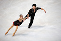 12-13フィギュアスケートGPシリーズ第5戦、エリック・ボンパール杯（Trophee Eric Bompard 2012)は16日、フランス・パリ（Paris）のベルシー体育館（Palais omnisports de Paris-Bercy）でペア・ショートプログラム（SP）が行われ、ロシアの川口悠子（Yuko Kawaguchi）/アレクサンドル・ スミルノフ（Alexander Smirnov）組が66.78点で首位に立った。

59.92点で3位につけた中国の彭程（Cheng Peng、チェン・ペン）/張昊（Zhang Hao、ツァン・ハオ）組（2012年11月16日撮影）。(c)AFP/FRED DUFOUR
