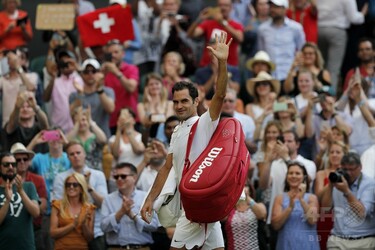 フェデラー快勝、15度目のウィンブルドン8強に「興奮」 写真11枚 国際