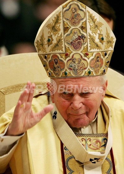 故ヨハネ・パウロ2世の墓を大聖堂内に移転、報道をバチカンが否定 写真