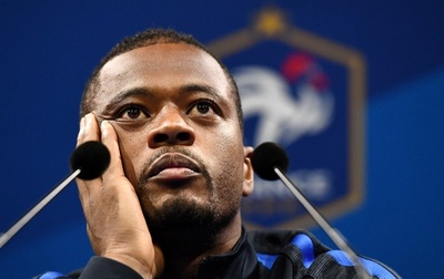 「すべての人が好き」 エヴラが同性愛嫌悪を否定、SNSで騒動