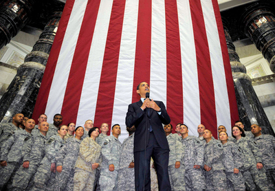 オバマ米大統領がイラク電撃初訪問、「今後18か月が非常に重要」