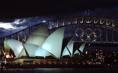 シドニー五輪で使用の巨大な「輪」、競売で落札 重さ40トン超