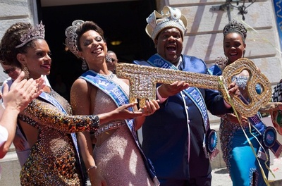 リオのカーニバル開幕、超保守派の市長出席も鍵に触らず？