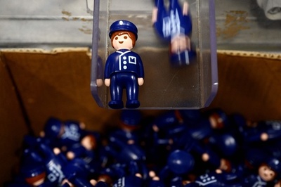 クリスマスシーズンはフル回転！ マルタのプレイモービル工場