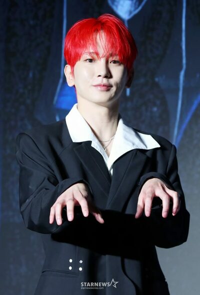 SHINeeのKEY、“親交疑惑”再燃…芸人パク・ナレの知人に高級ネックレス贈る