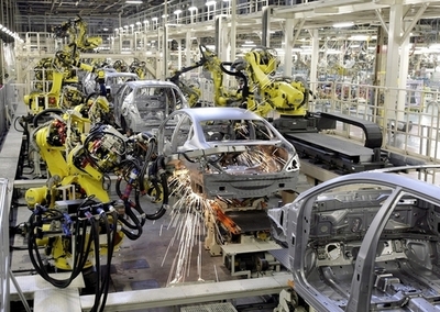 日産ゴーンCEO、鉄鋼高騰で販売値上げに言及