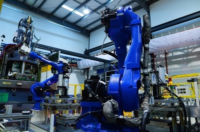 中国企業のロボット導入、低学歴者の需要減の一方で高学歴者は需要増