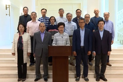 香港行政長官、駅や商店破壊のデモ参加者らを「暴徒」と非難