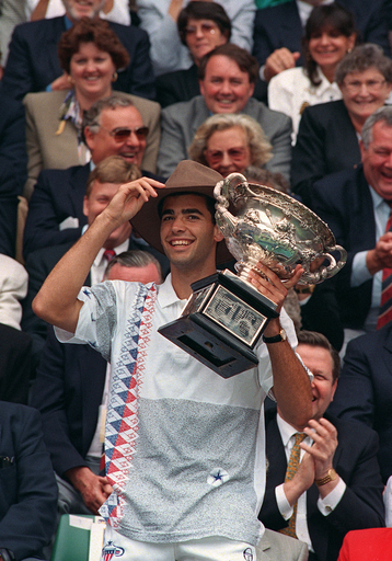 男子テニスのサンプラス氏、優勝杯などごっそり盗難