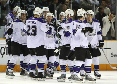 キングス シュートアウトを制してシャークスに勝利