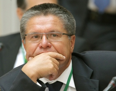 露大統領、収賄容疑の経済相を解任 背景に権力闘争か