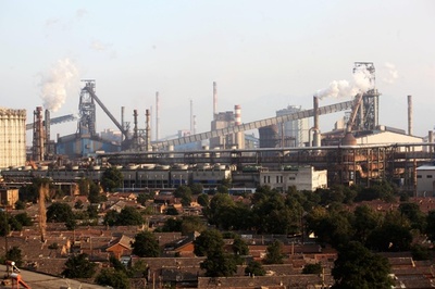 中国・冬の大気汚染対策、厳しくなる見込み ピーク時鉄鋼生産半減求める